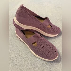 Women Shoes Lavender Cloth Top Tread Soles Manmade Stretchy Padded Insoles NWOT